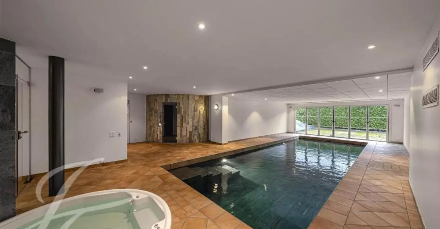 Magnifica proprietà di prestigio con piscina interna! - Foto 6 di 8