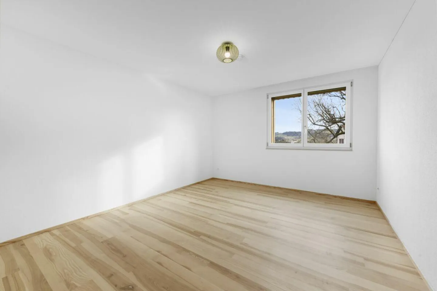 Modernes 6.5-Zimmer-Doppeleinfamilienhaus mit Gartenidylle und hochwertiger Ausstattung - Foto 6 von 30