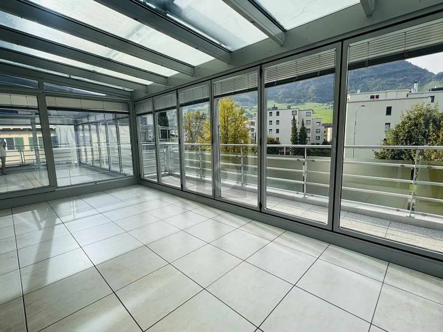 Grosszügige Dachwohnung mit Aussicht - Foto 3 von 6