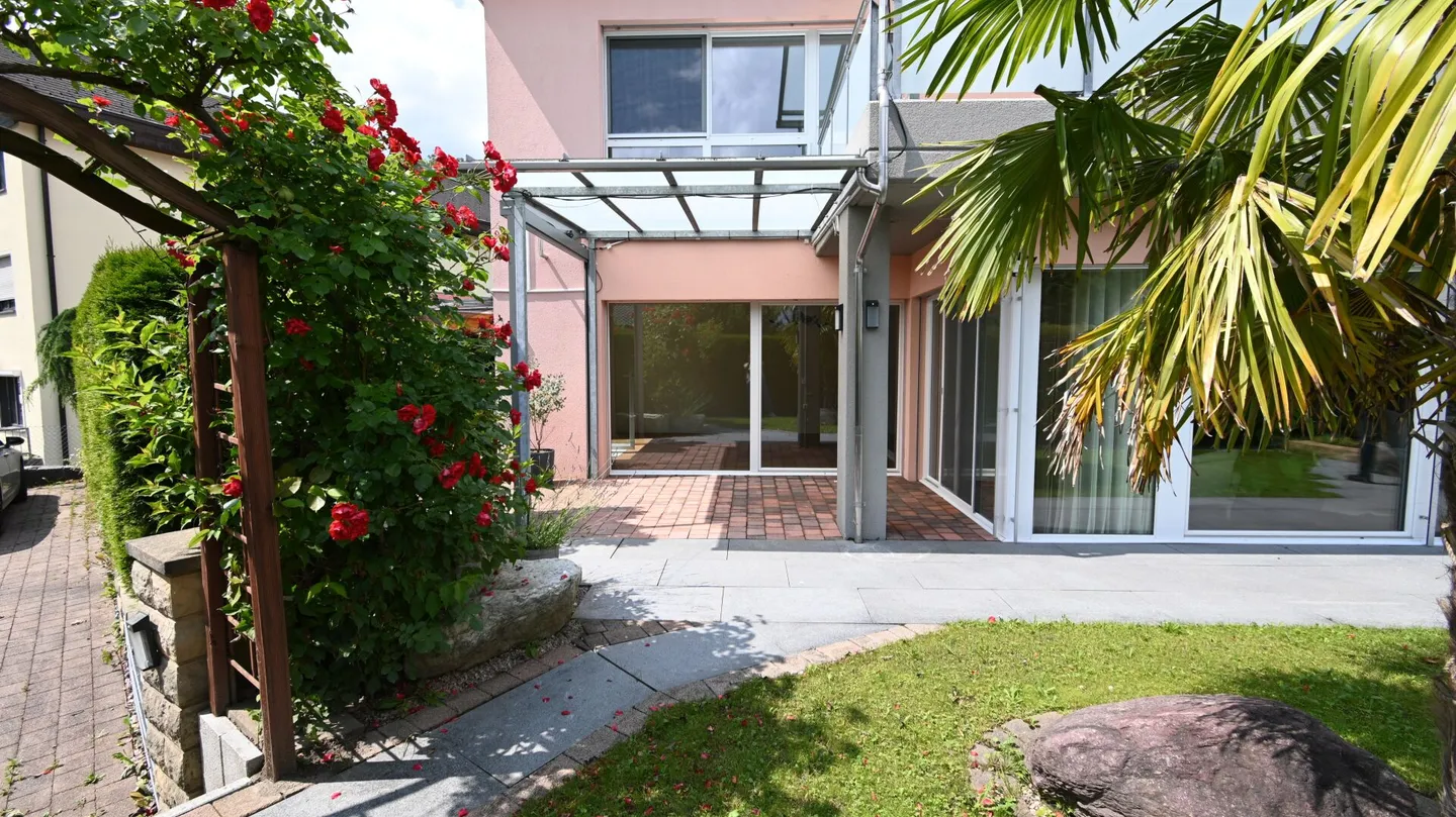 Vivere con la sensazione di vacanza in una casa unifamiliare nuova e ben tenuta nella migliore posizione - Foto 7 di 28