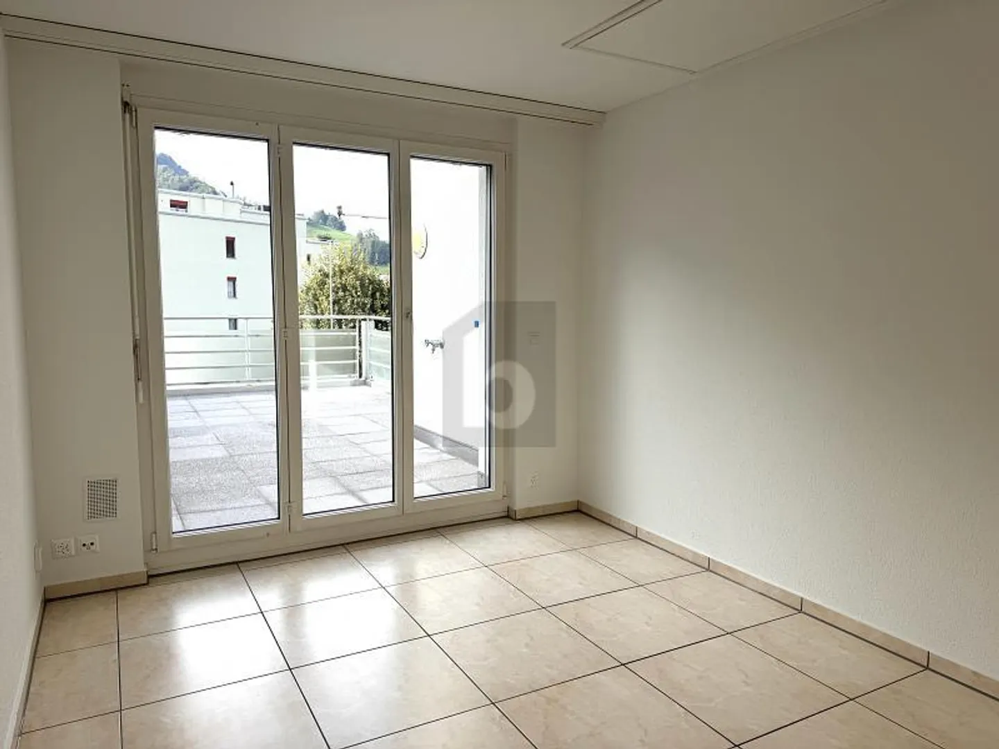 Grosszügige Dachwohnung mit Aussicht - Foto 5 von 6