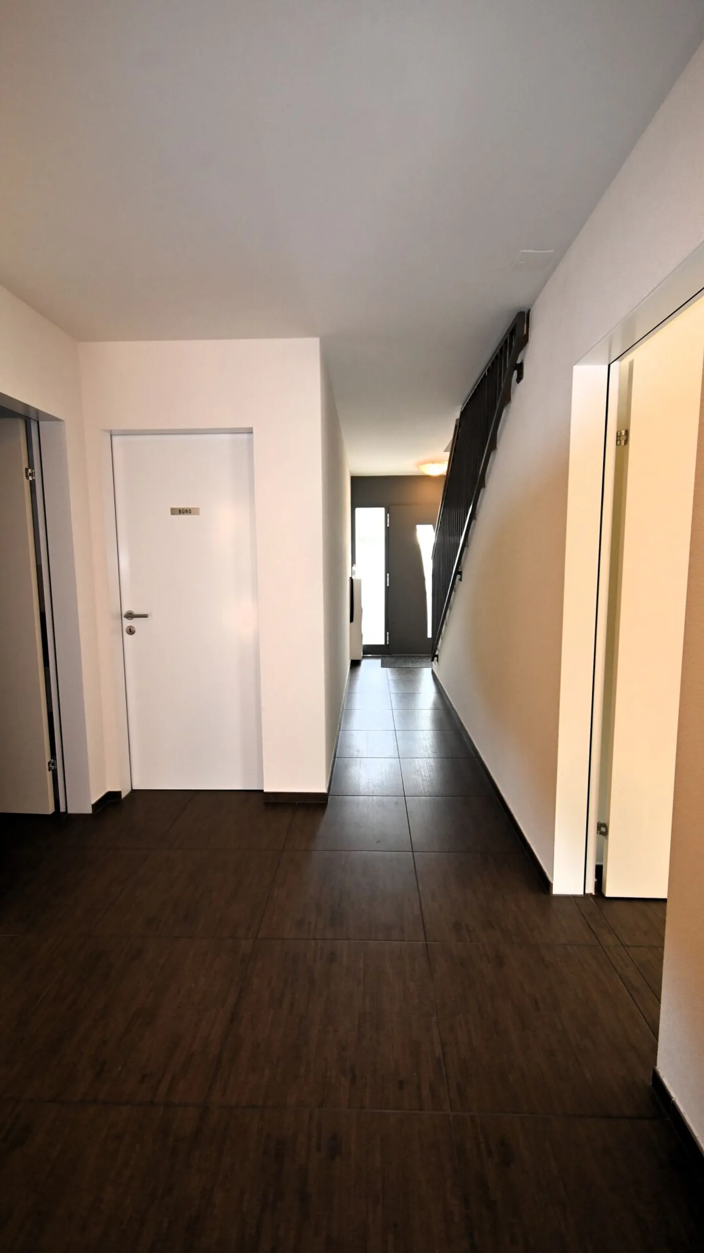 Vivere con la sensazione di vacanza in una casa unifamiliare nuova e ben tenuta nella migliore posizione - Foto 12 di 28