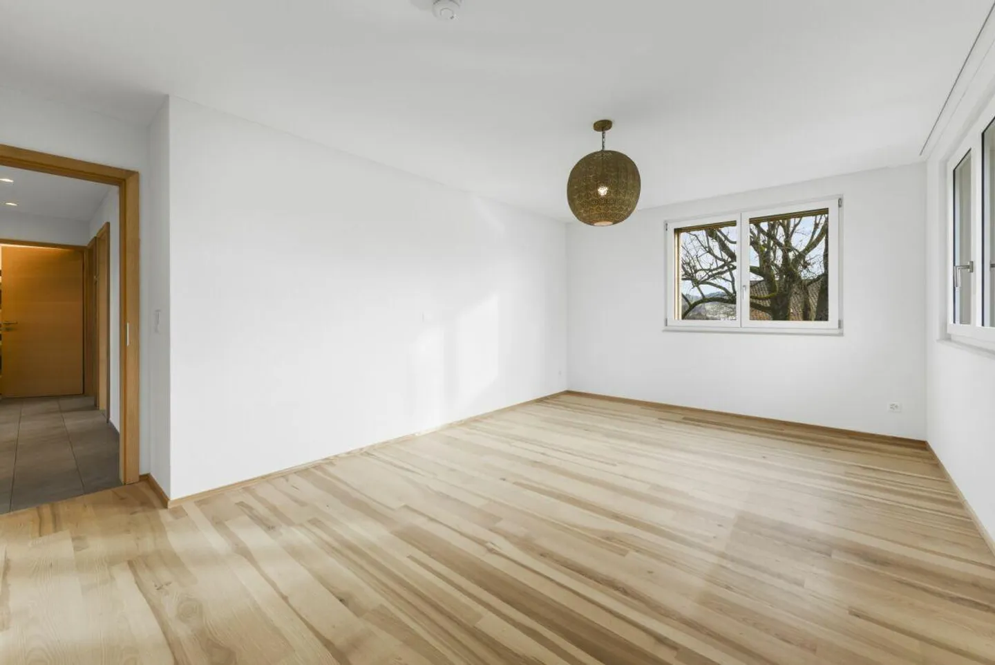 Modernes 6.5-Zimmer-Doppeleinfamilienhaus mit Gartenidylle und hochwertiger Ausstattung - Foto 13 von 30