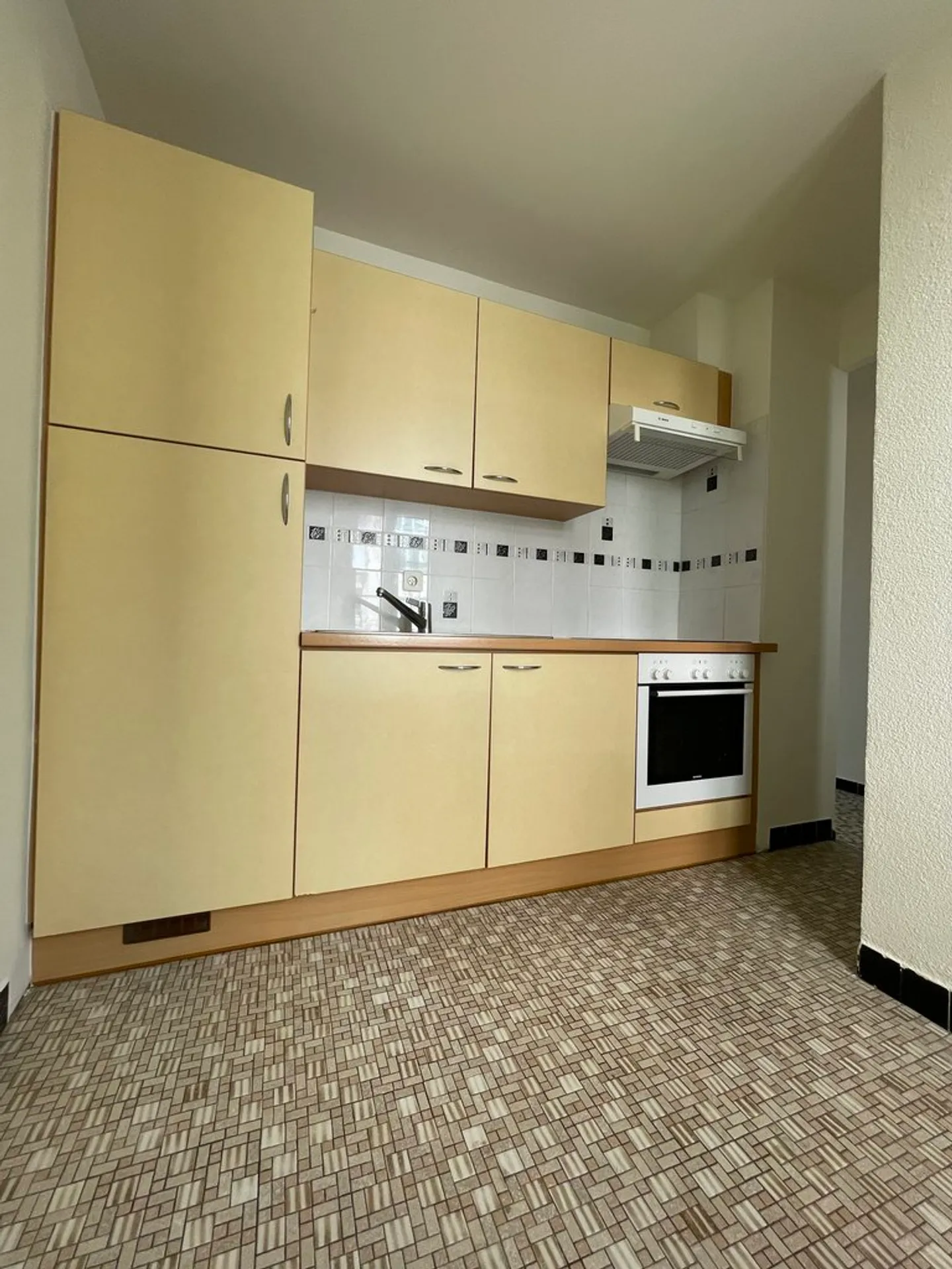 Charming Apartment in Quiet Area - Photo 2 of 8
