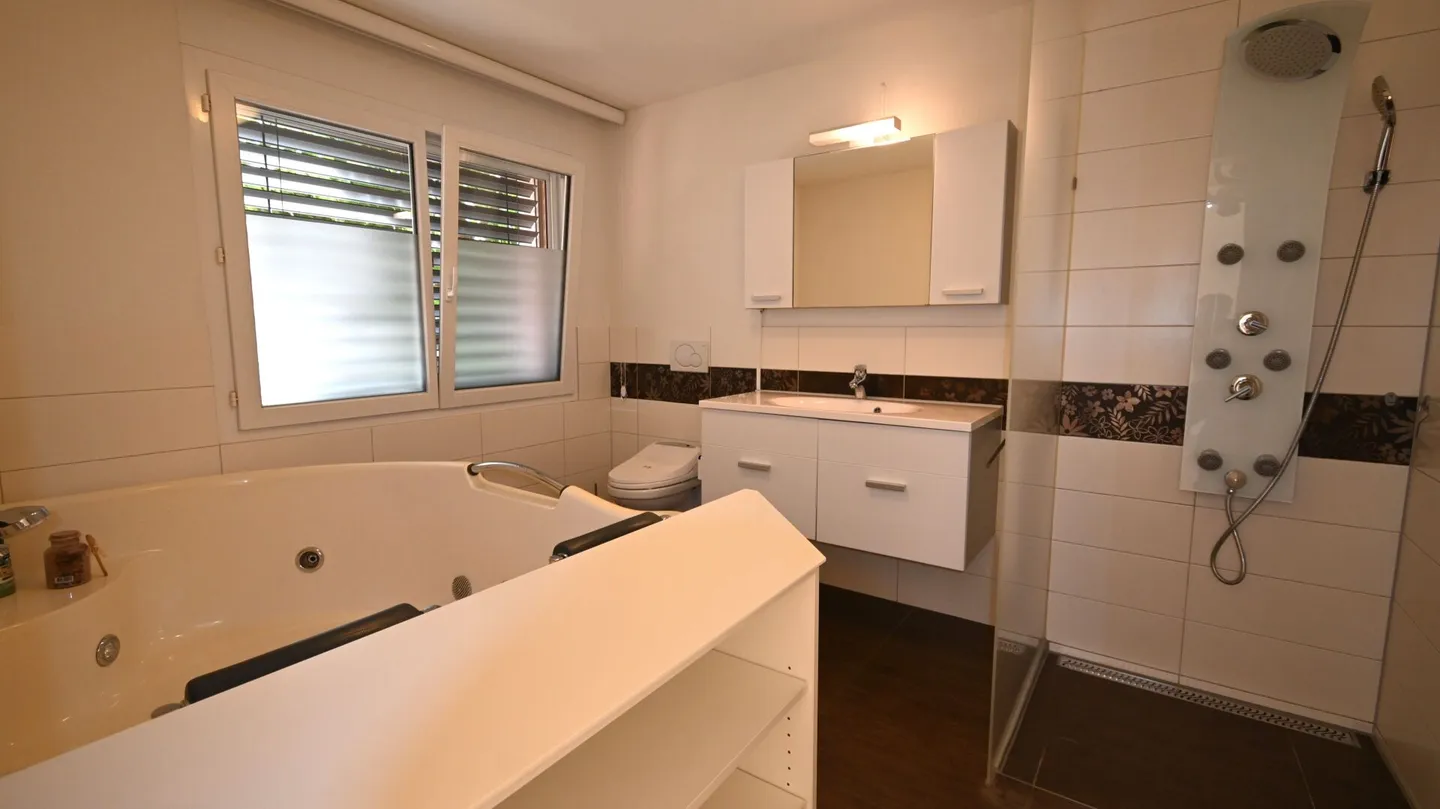 Vivere con la sensazione di vacanza in una casa unifamiliare nuova e ben tenuta nella migliore posizione - Foto 19 di 28