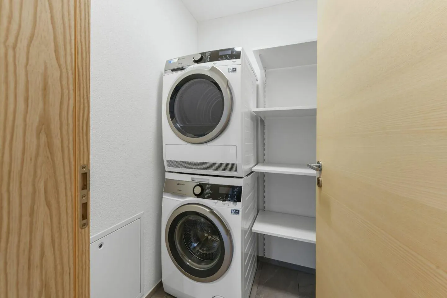 Modernes 6.5-Zimmer-Doppeleinfamilienhaus mit Gartenidylle und hochwertiger Ausstattung - Foto 14 von 30