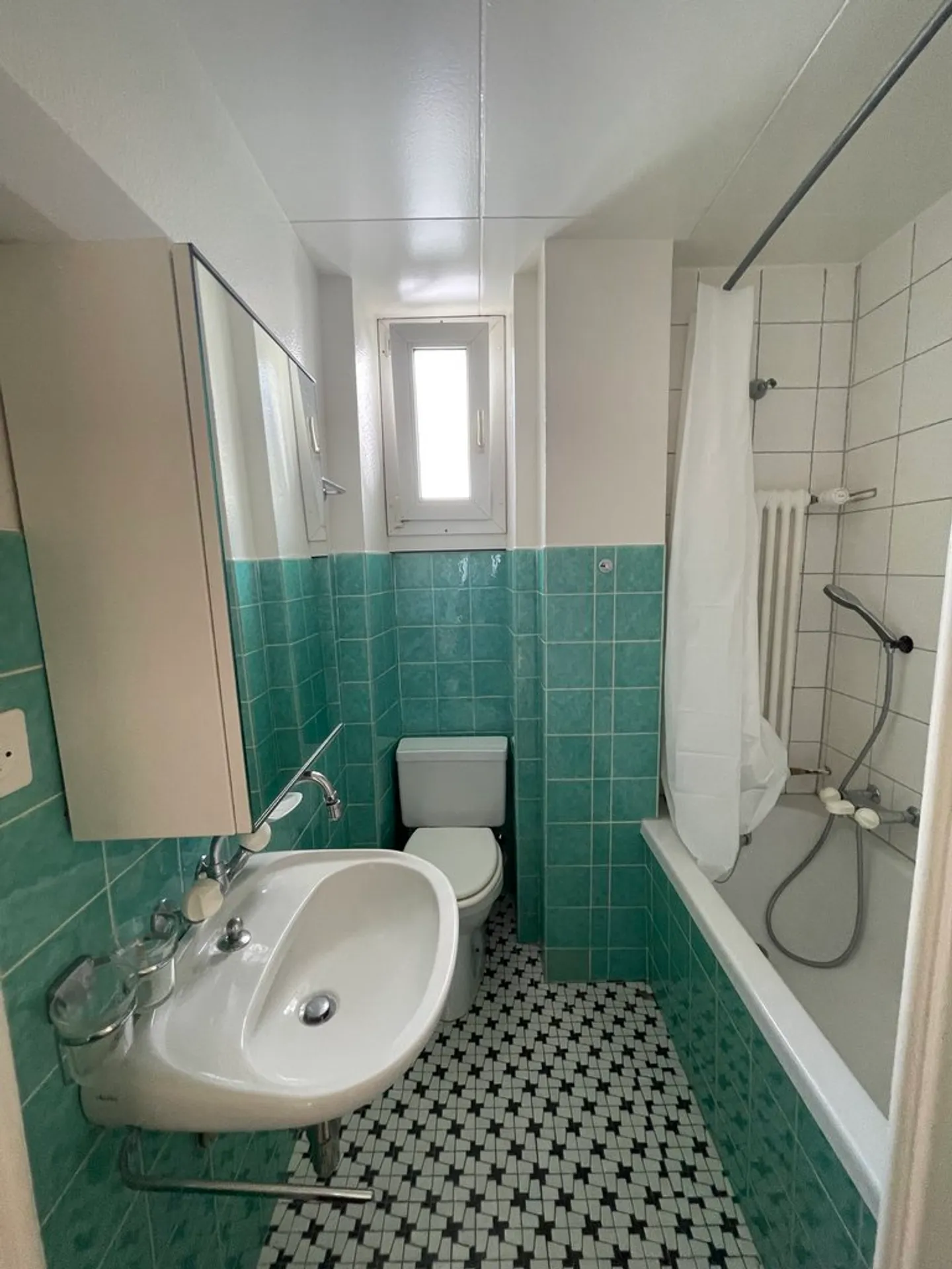 Charming Apartment in Quiet Area - Photo 8 of 8