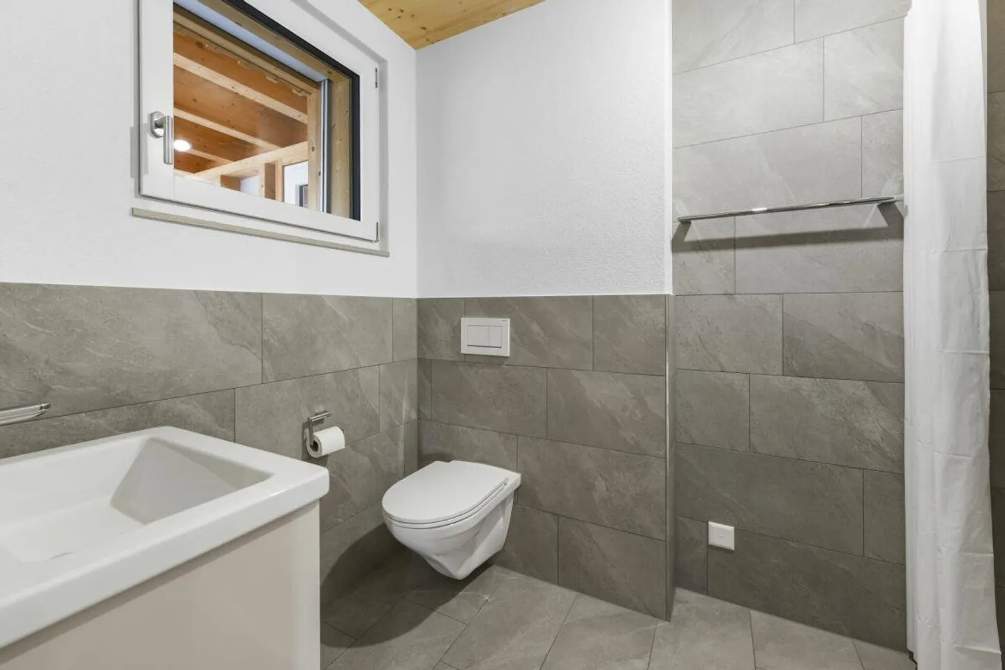 Modernes 6.5-Zimmer-Doppeleinfamilienhaus mit Gartenidylle und hochwertiger Ausstattung - Foto 18 von 30