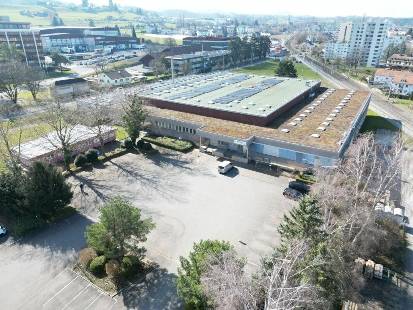 1,250 m² outdoor area for storage, vehicles or materials. Ready to move in... - Photo 1 of 5