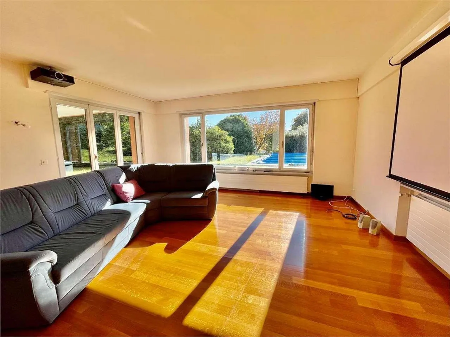 Villa spacieuse avec piscine - Photo 2 sur 6