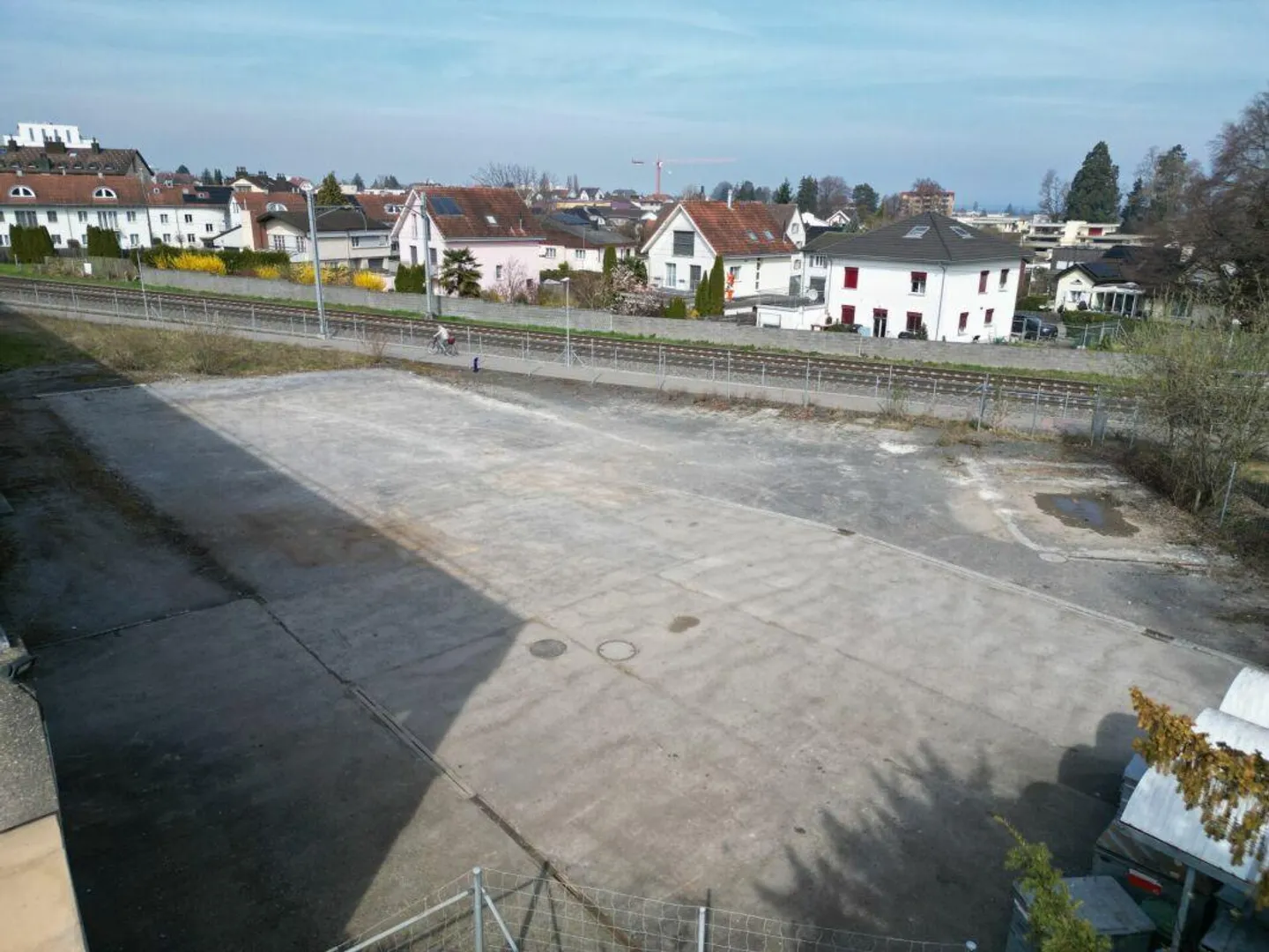 1,250 m² outdoor area for storage, vehicles or materials. Ready to move in... - Photo 5 of 5