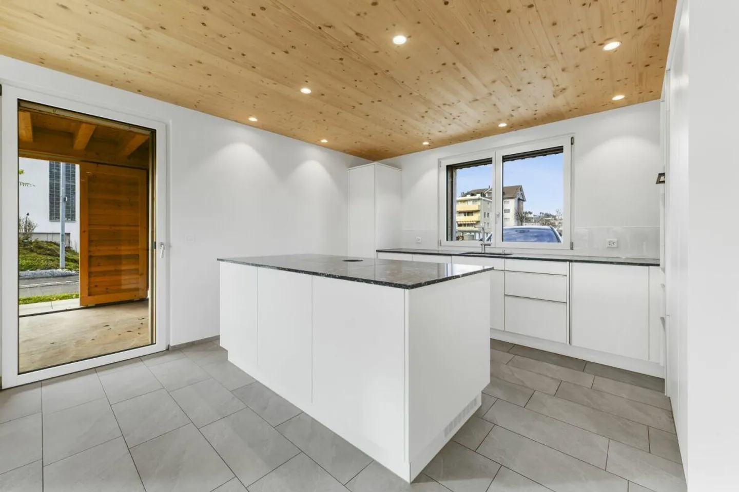 Modernes 6.5-Zimmer-Doppeleinfamilienhaus mit Gartenidylle und hochwertiger Ausstattung - Foto 23 von 30