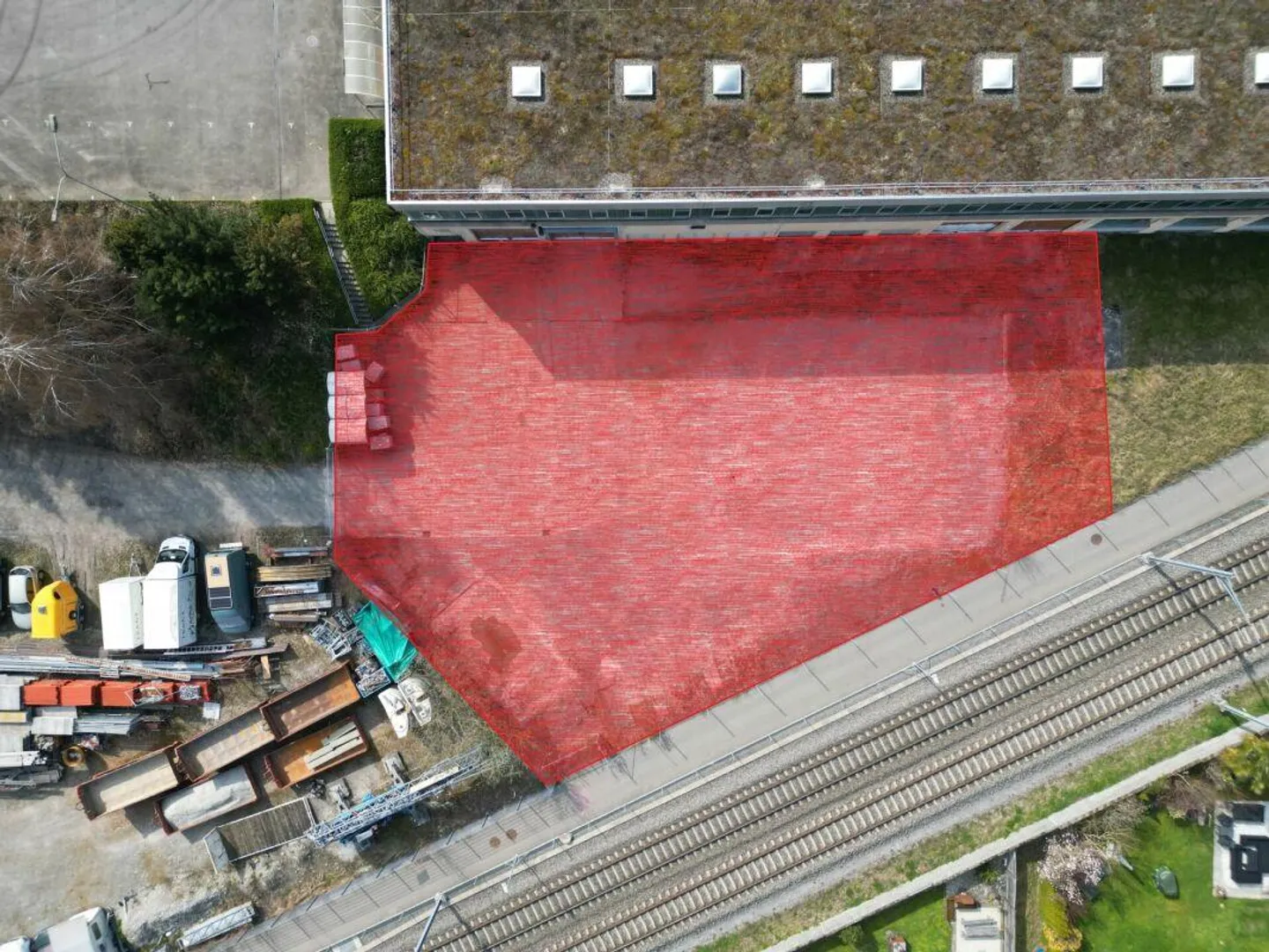 1,250 m² outdoor area for storage, vehicles or materials. Ready to move in... - Photo 2 of 5