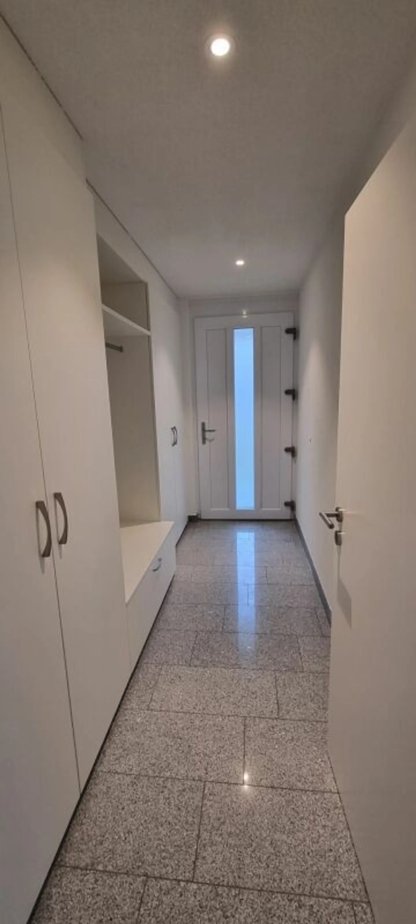 Appartement moderne de 4,5 pièces avec balcon dans un emplacement calme - Photo 3 sur 5