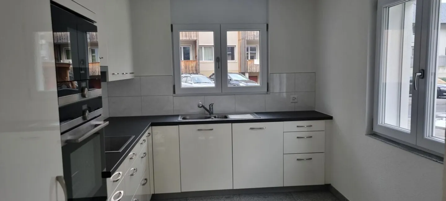 Appartement moderne de 4,5 pièces avec balcon dans un emplacement calme - Photo 4 sur 5