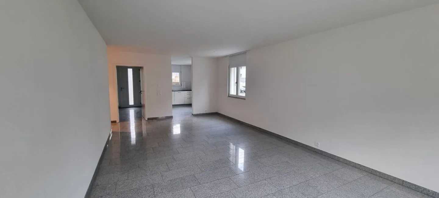 Appartement moderne de 4,5 pièces avec balcon dans un emplacement calme - Photo 5 sur 5