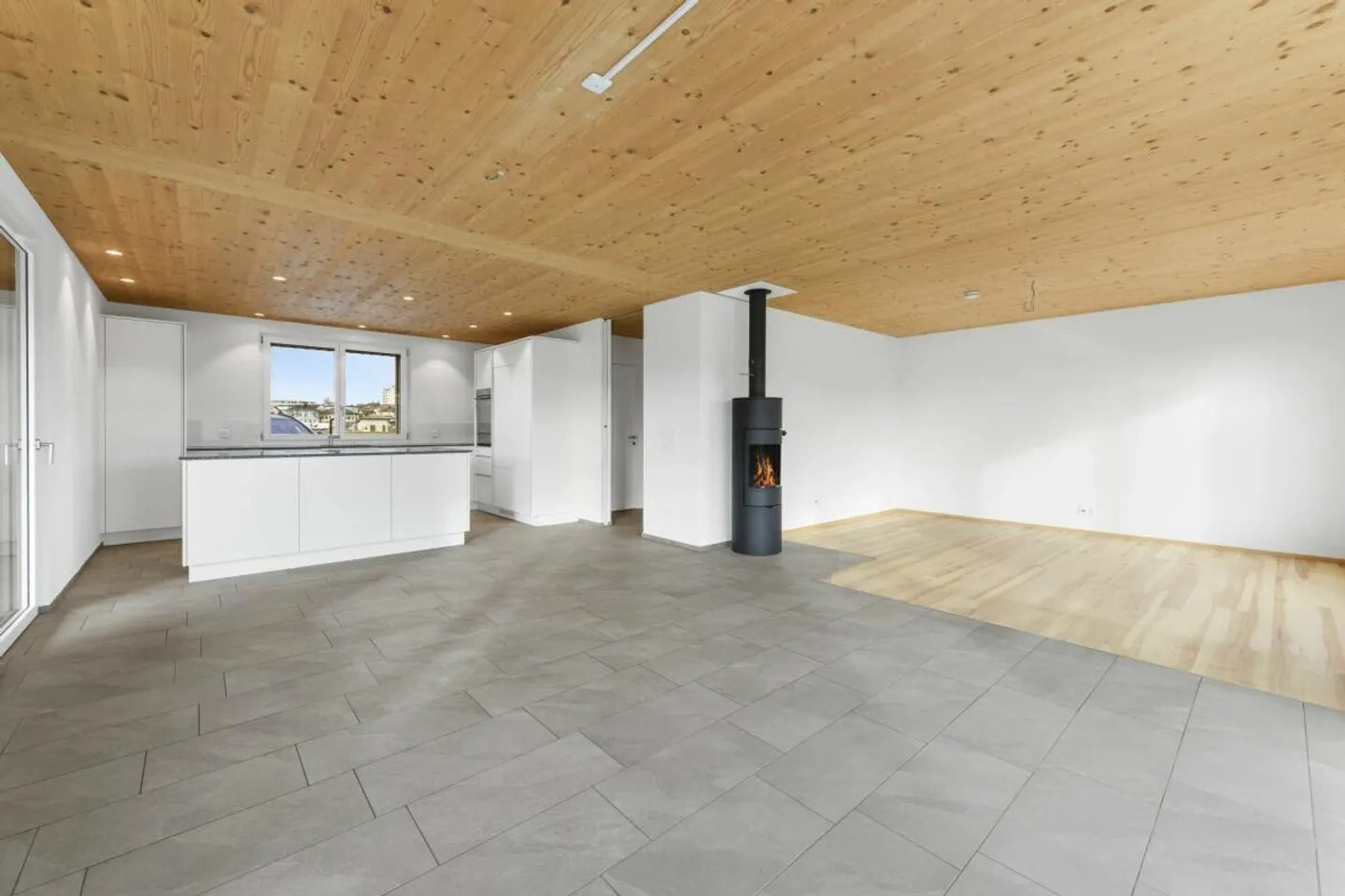 Modernes 6.5-Zimmer-Doppeleinfamilienhaus mit Gartenidylle und hochwertiger Ausstattung - Foto 26 von 30