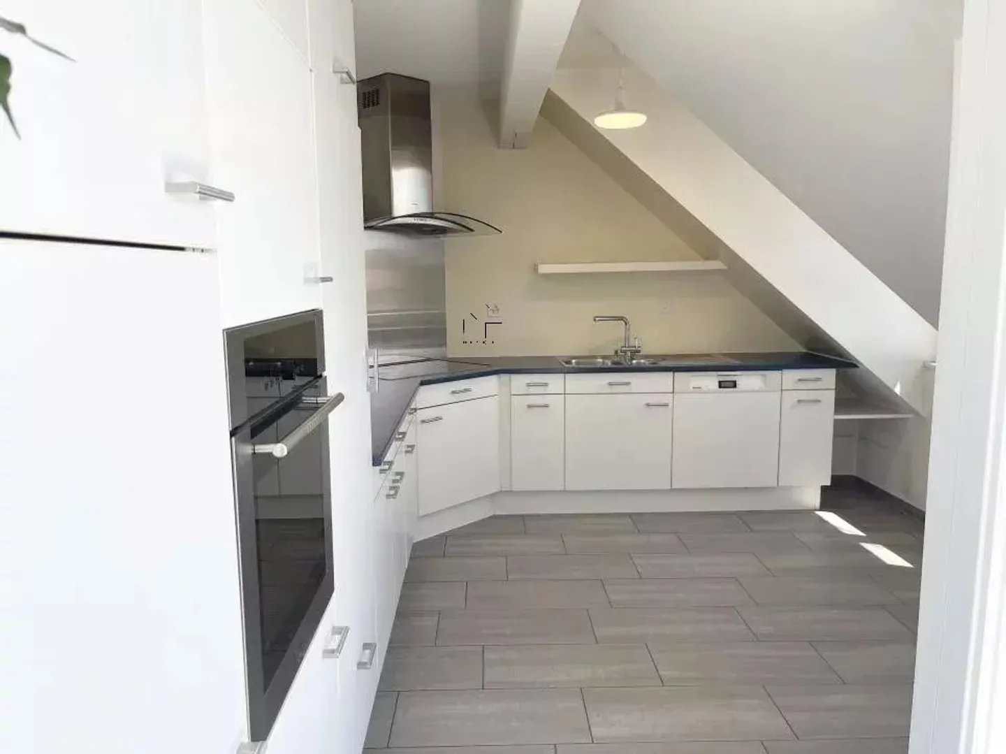 Charmante Dachgeschosswohnung nur zwei Schritte von Yverdon entfernt - Foto 6 von 8