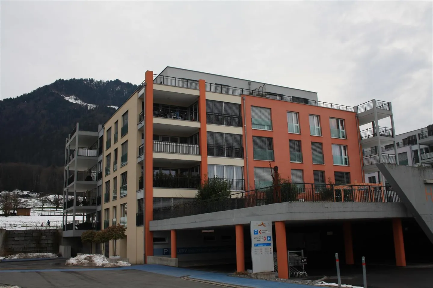 Place de parking disponible - Photo 1 sur 1