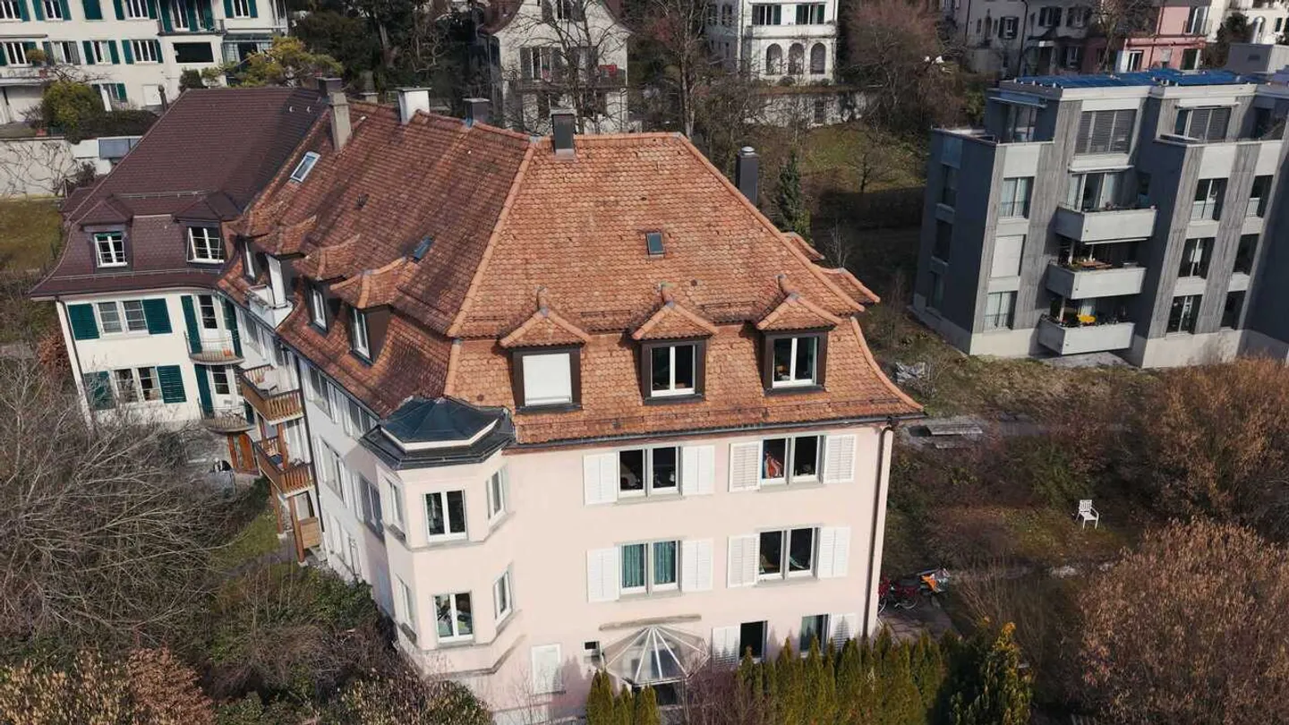 Multi-family house in Zurich-Hottingen with significant potential - Photo 1 of 13