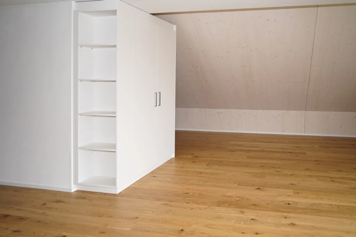 Modern Studio with Plenty of Space - Photo 7 of 9