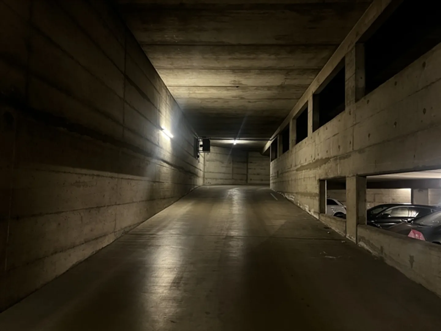 Place de parking couverte à louer à Lausanne - Photo 2 sur 2