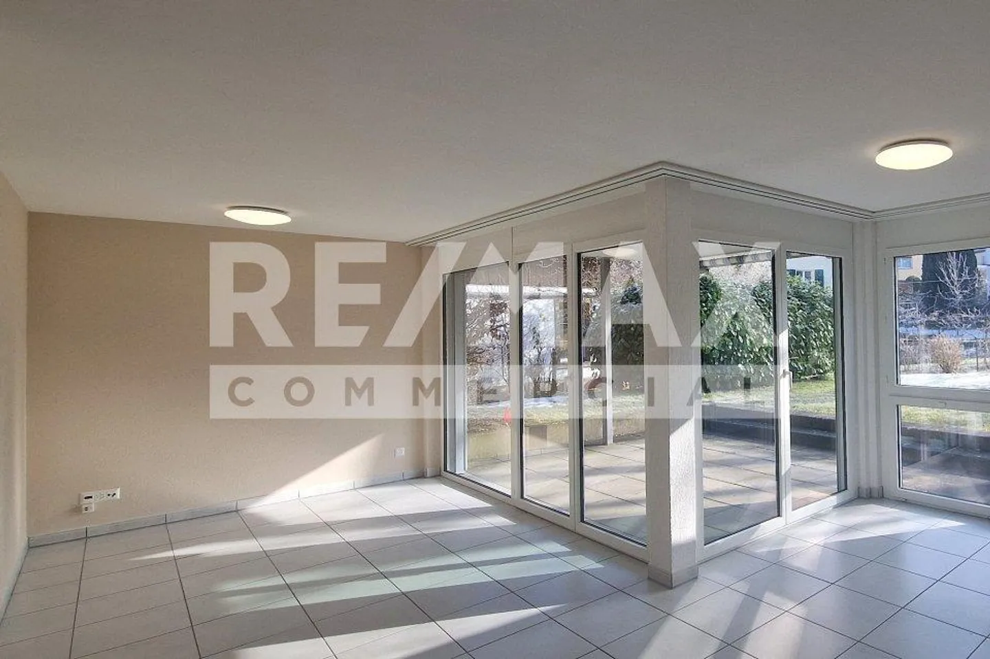 Gewerbefläche mit Gartenblick - Foto 4 von 13