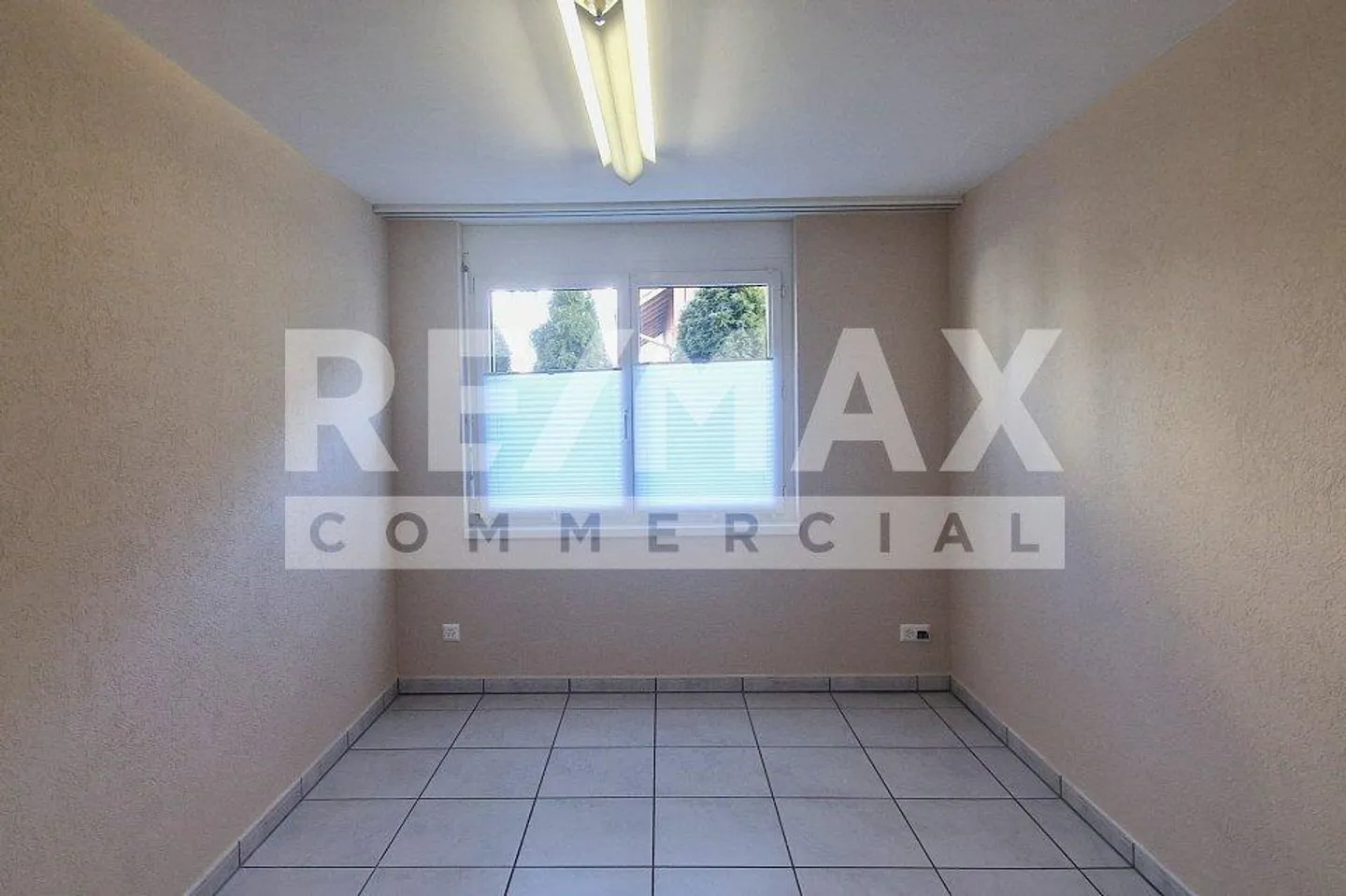 Gewerbefläche mit Gartenblick - Foto 9 von 13