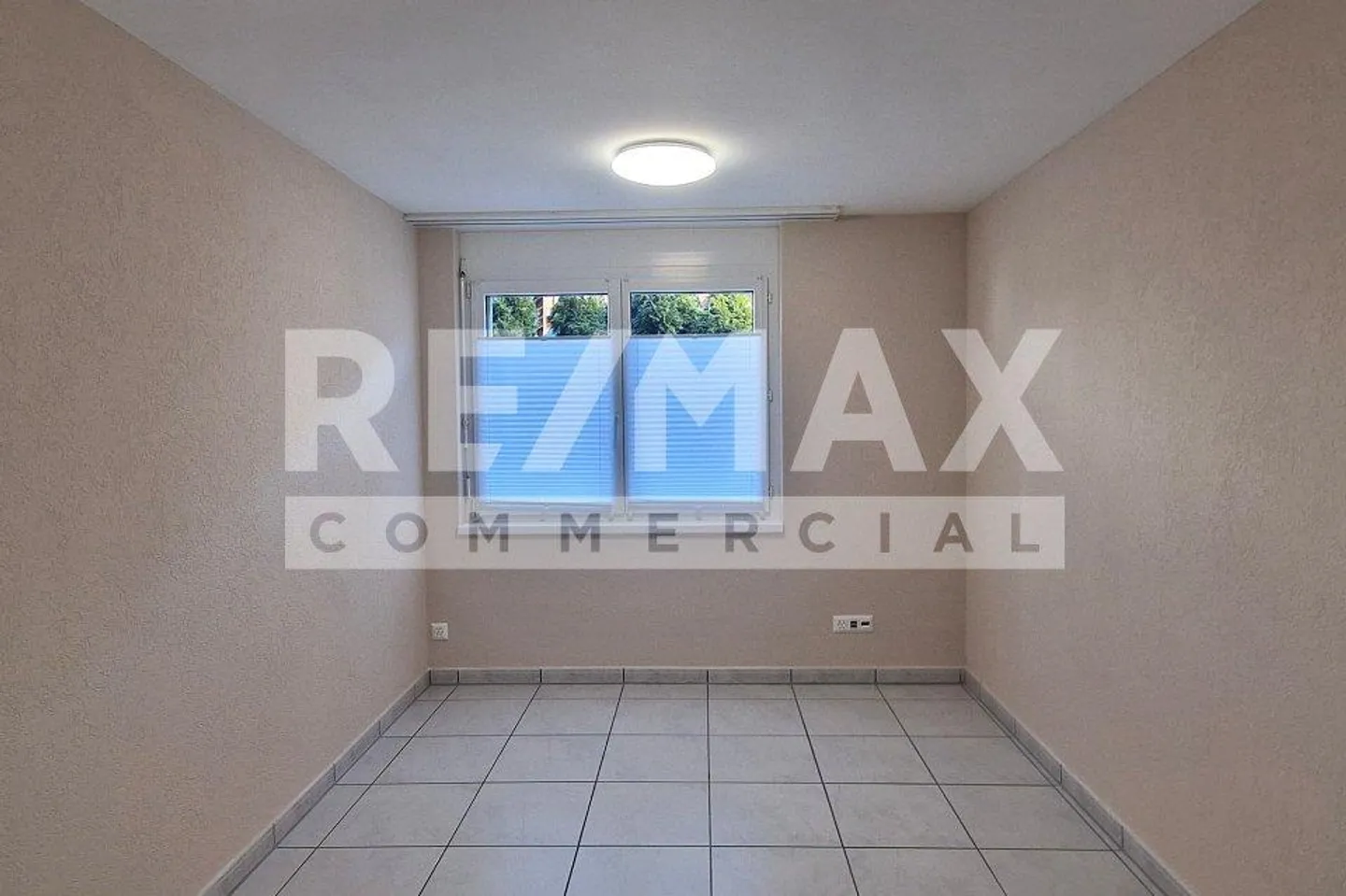 Gewerbefläche mit Gartenblick - Foto 10 von 13