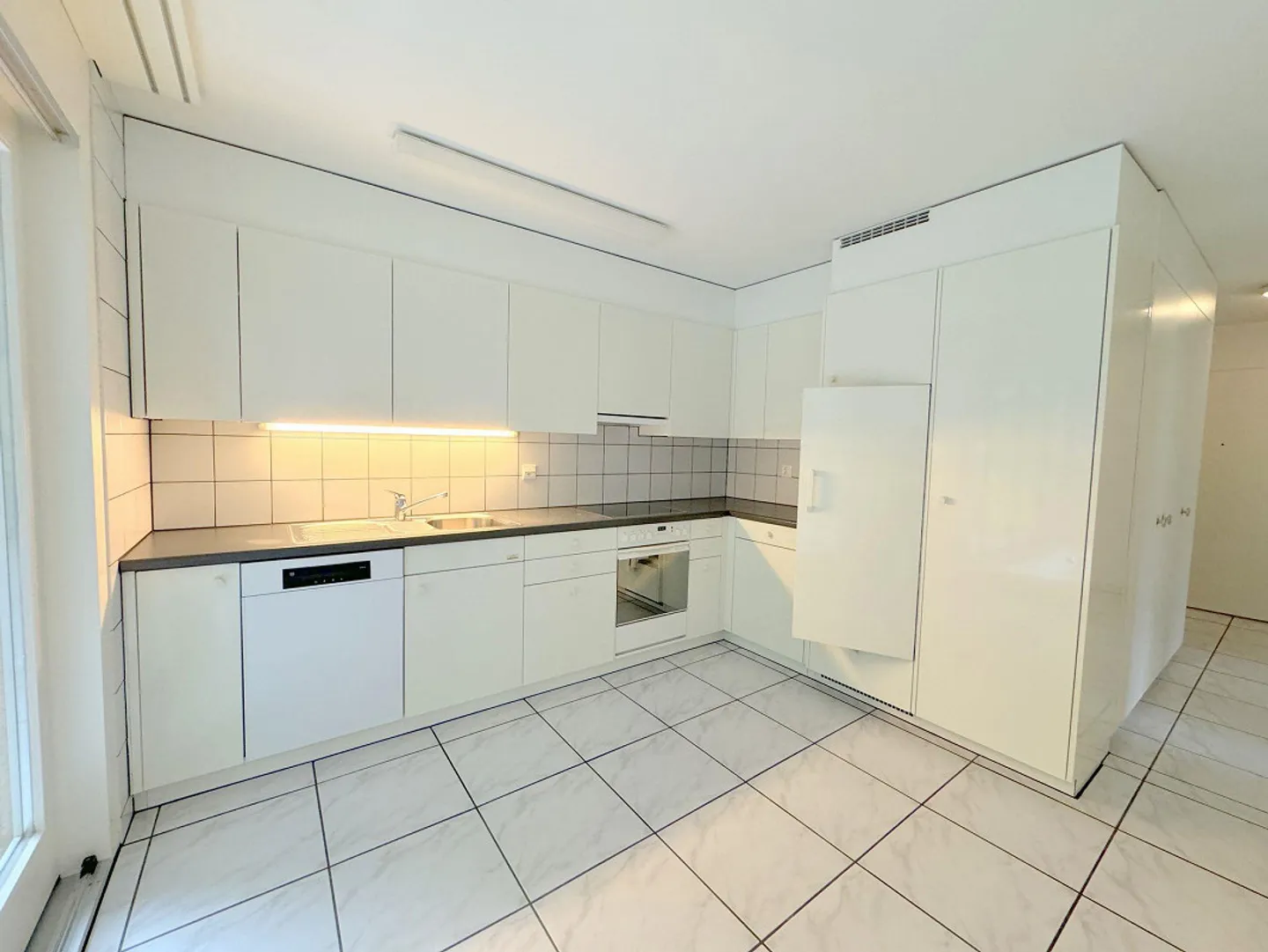 Appartamento moderno con balcone vetrato - Foto 1 di 9