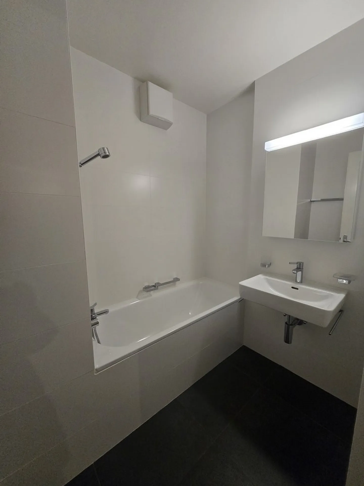 Vicino ai servizi e ai trasporti pubblici. - Foto 8 di 9