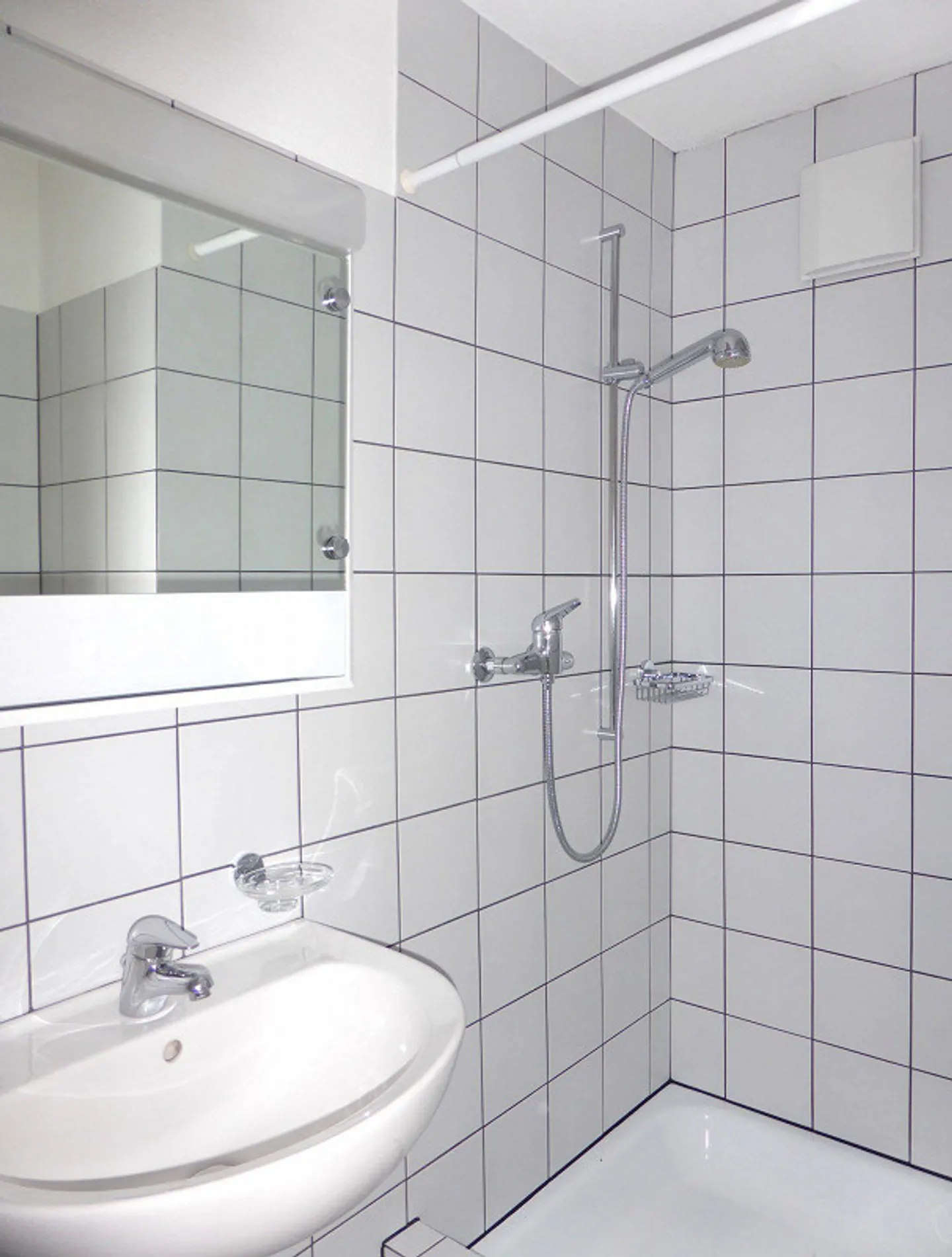 Appartamento moderno con balcone vetrato - Foto 7 di 9