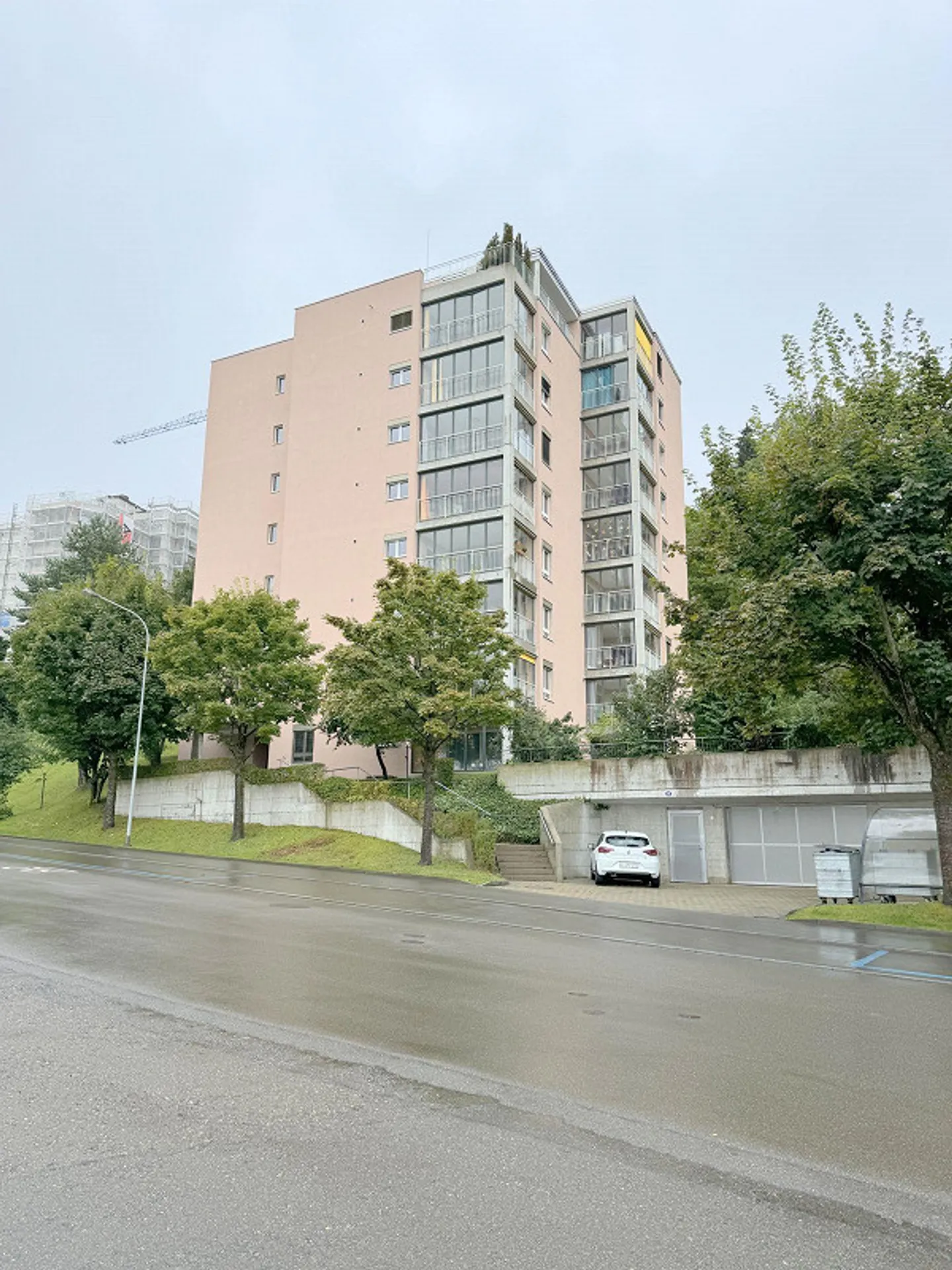 Appartamento moderno con balcone vetrato - Foto 8 di 9