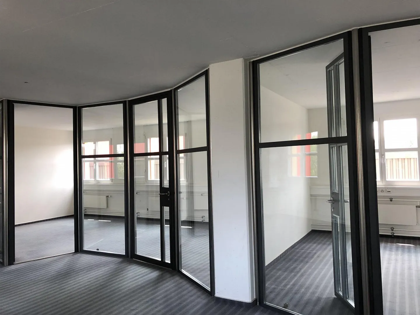 Espace de bureau et commercial exclusif à louer - Photo 5 sur 5