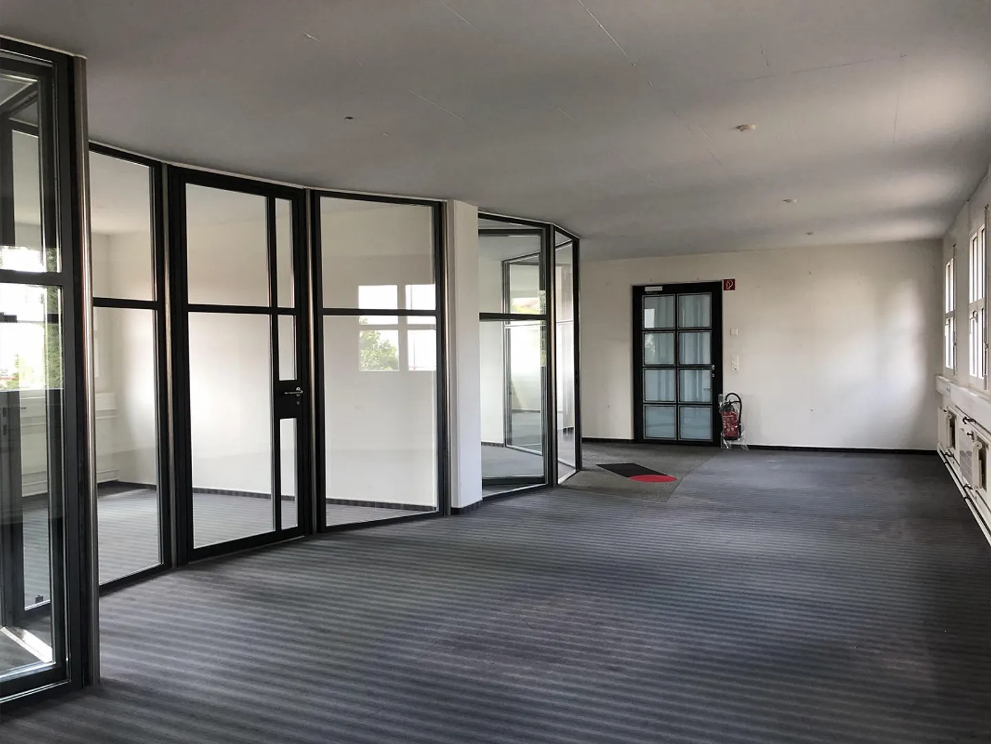 Espace de bureau et commercial exclusif à louer - Photo 4 sur 5