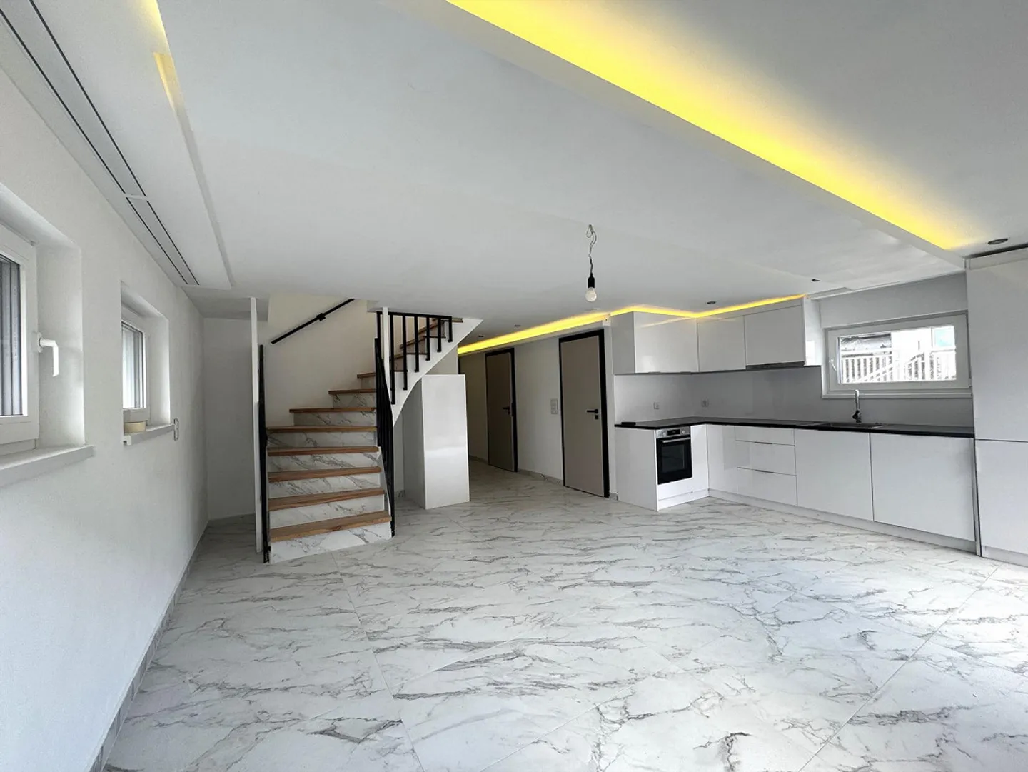 First occupancy - 5.5-room maisonette apartment in a central location in Bad Zurzach - Photo 1 of 10