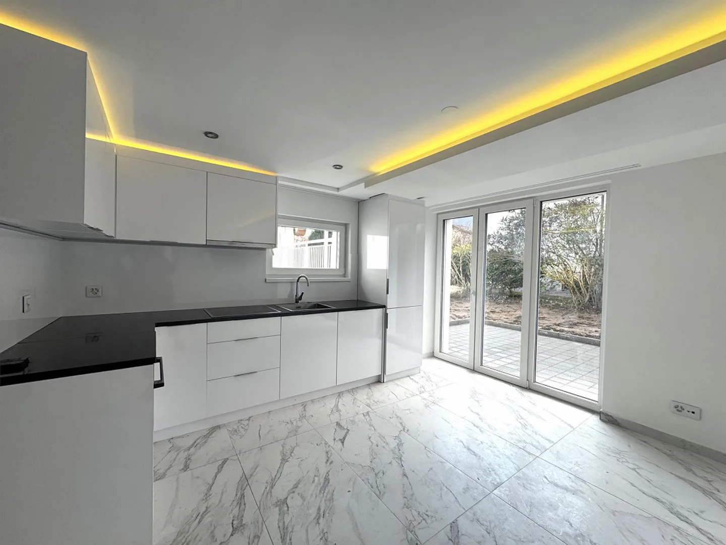 First occupancy - 5.5-room maisonette apartment in a central location in Bad Zurzach - Photo 2 of 10