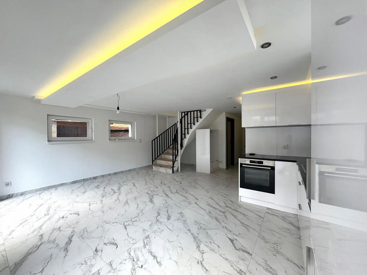 First occupancy - 5.5-room maisonette apartment in a central location in Bad Zurzach - Photo 3 of 10