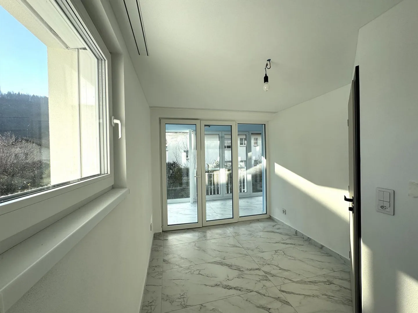 First occupancy - 5.5-room maisonette apartment in a central location in Bad Zurzach - Photo 4 of 10