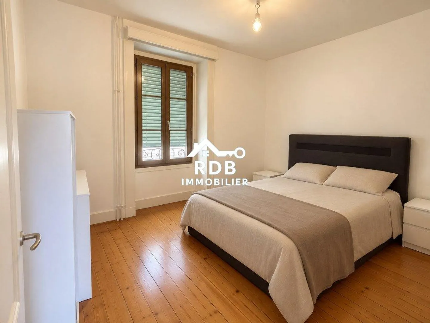 3-room apartment on the 3rd floor without elevator located in Geneva... - Photo 2 of 7
