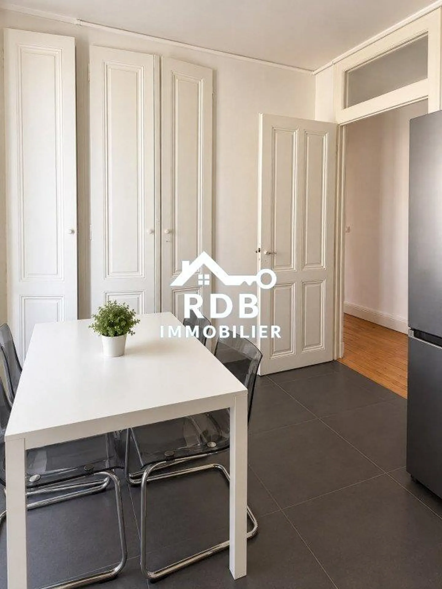 3-room apartment on the 3rd floor without elevator located in Geneva... - Photo 3 of 7