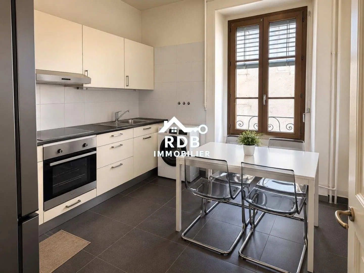 3-room apartment on the 3rd floor without elevator located in Geneva... - Photo 4 of 7