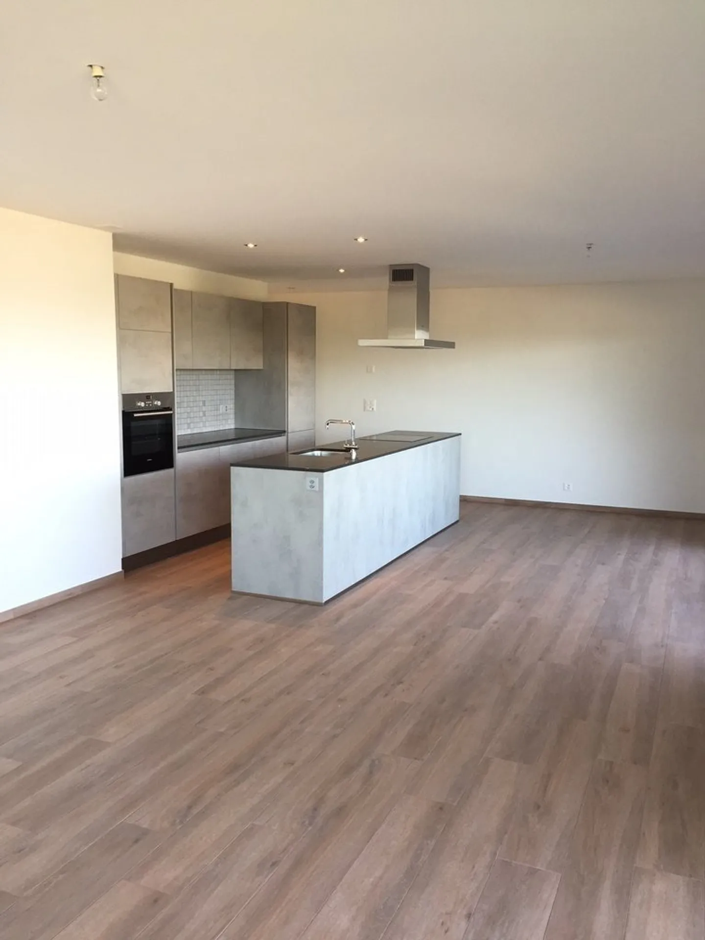 4,5-Zimmer-Wohnung im 1. Stock - Foto 3 von 4