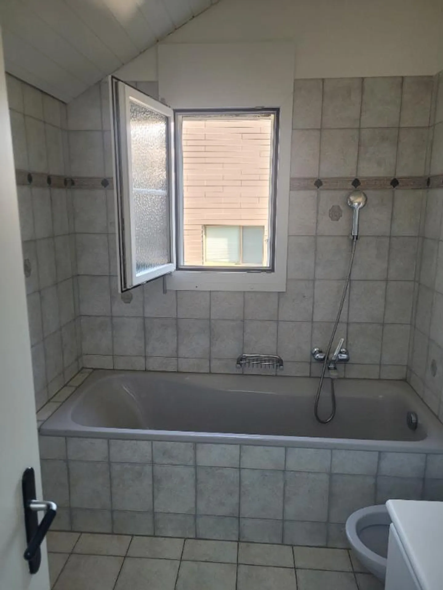 Appartement sous les combles de 3,5 pièces - Photo 3 sur 5