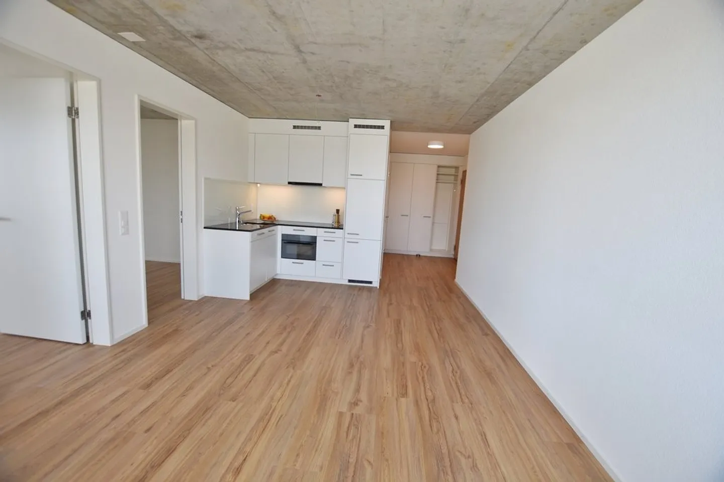 Appartamento moderno con terrazza - Foto 3 di 8