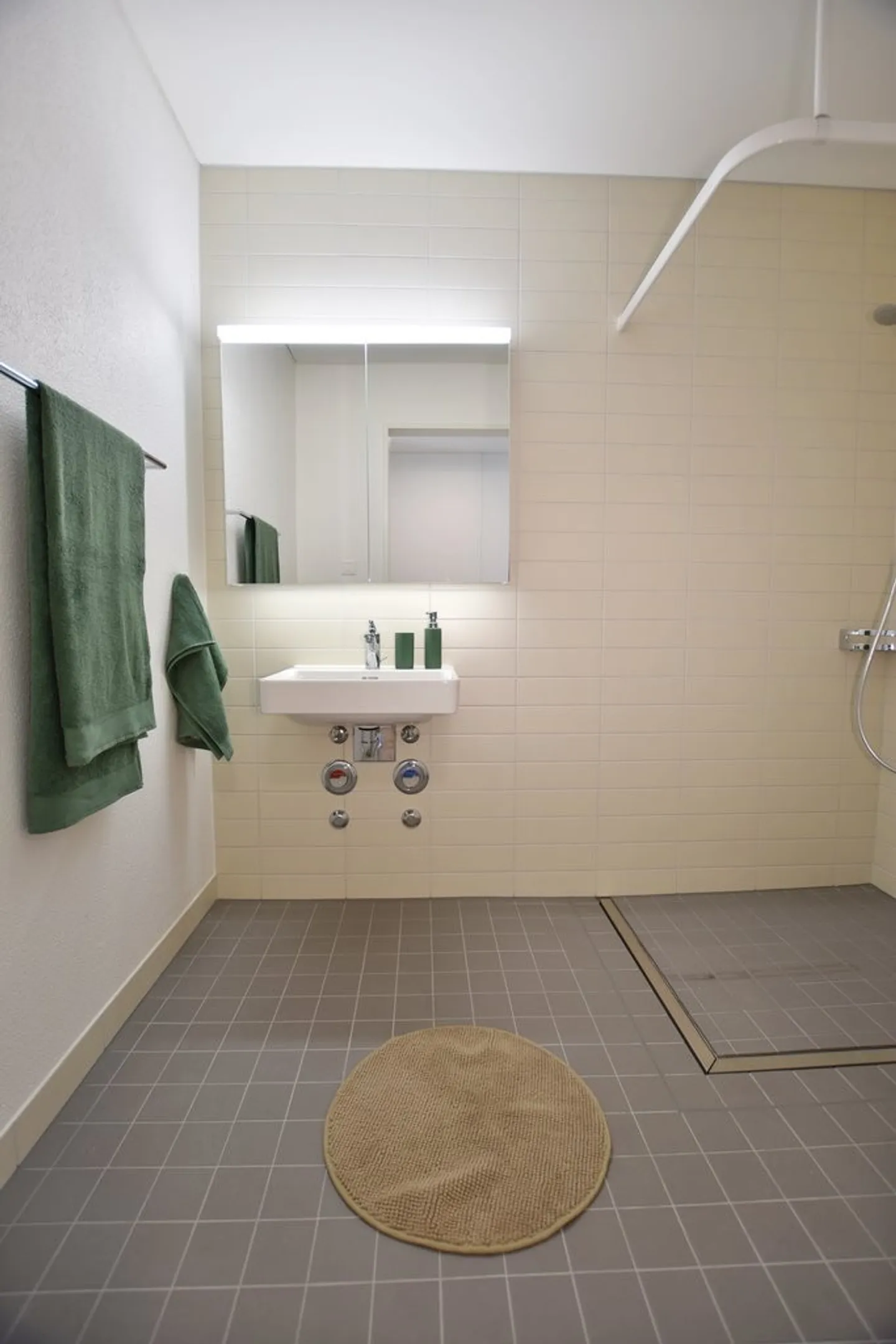 Appartamento moderno con terrazza - Foto 6 di 8