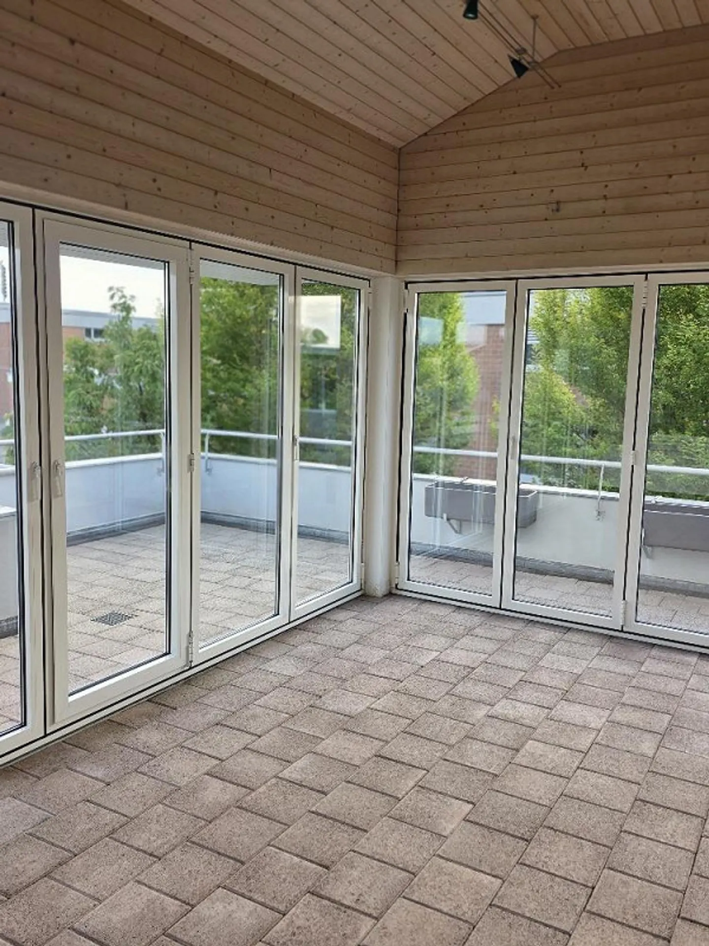 Appartamento affascinante con 5 stanze, giardino d'inverno e grande balcone - Foto 11 di 12