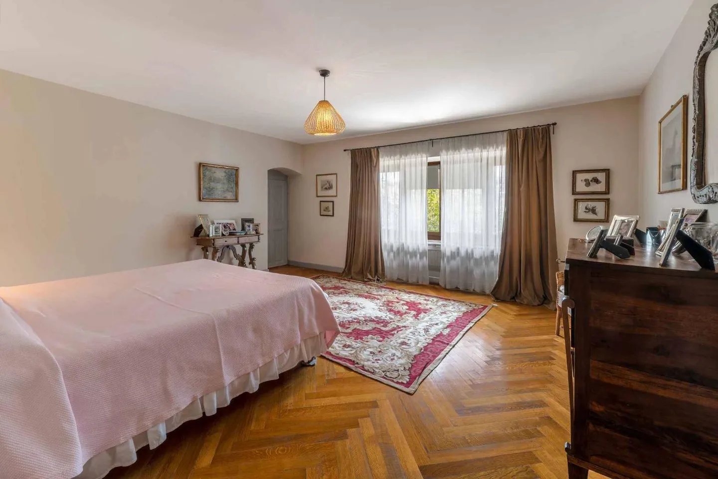House with 12 rooms - Photo 8 of 12