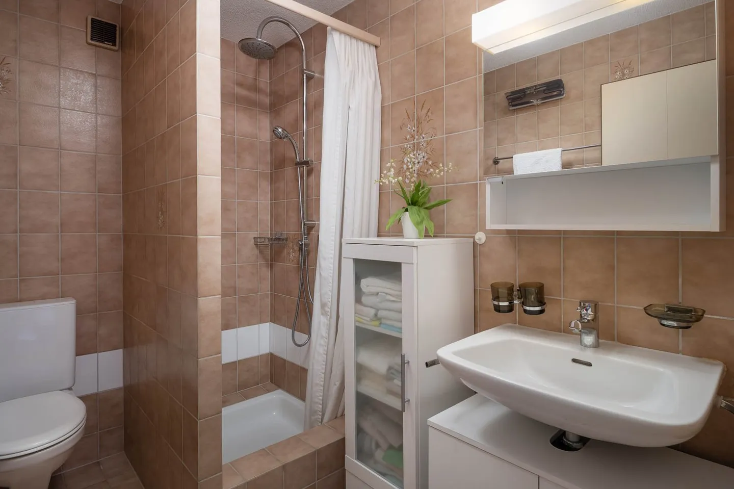 Space Miracle with Garden Idyll: Your New Family Chapter in Bassersdorf! - Photo 9 of 18