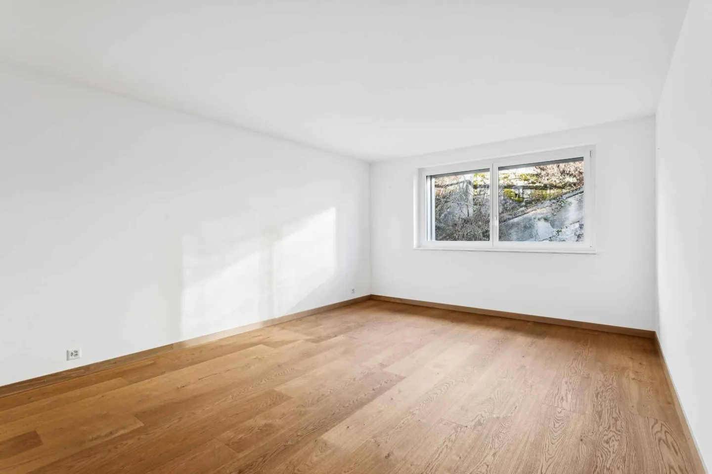 Contemporary Attic at the Gates of Neuchâtel City Center - Photo 6 of 9